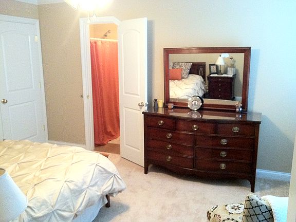 5th image of 323 Willow Walk Ln