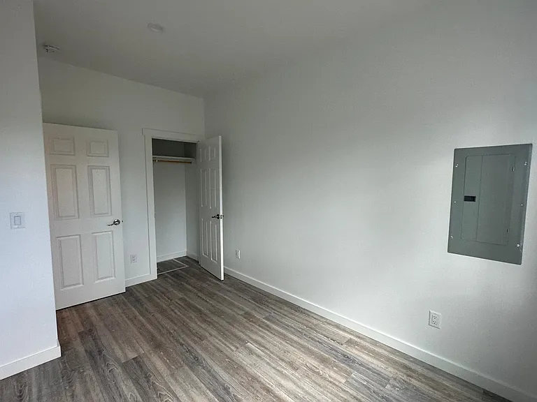 1115 E Carpenter St — Photo 8