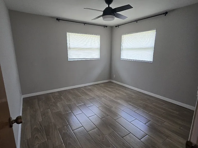 203 Chalmer Dr — Photo 7
