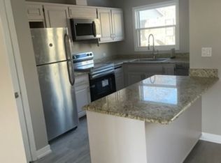 616 N Hough St #B, Barrington, IL 60010