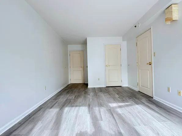 64-34 Grand Cent Parkway image 19 of 25