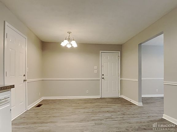 5th image of 1171 Oak Grove Cir