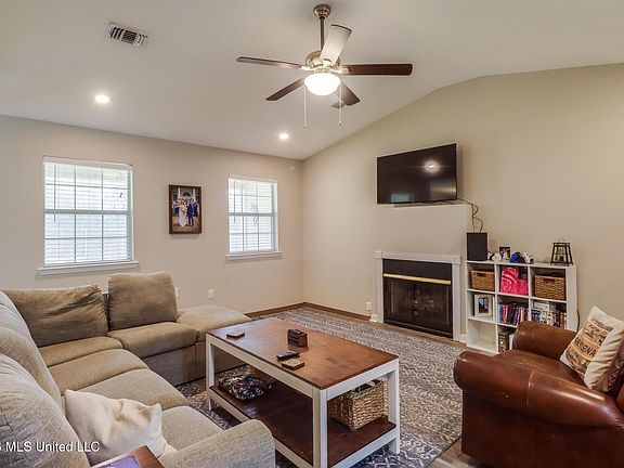 5th image of 1438 New Hope Rd