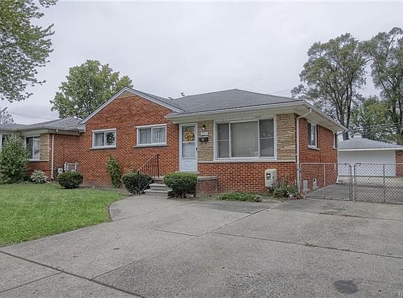 2nd image of 16111 Curtis St