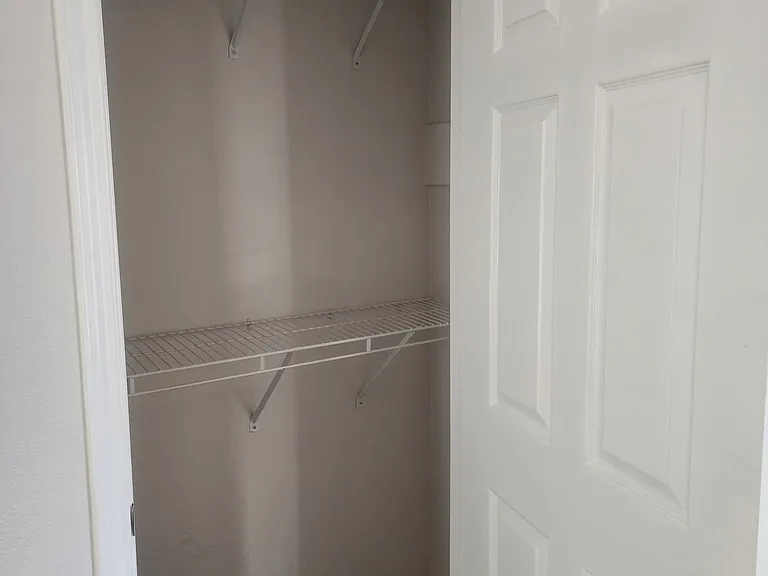 1009 Salem Dr — Photo 3