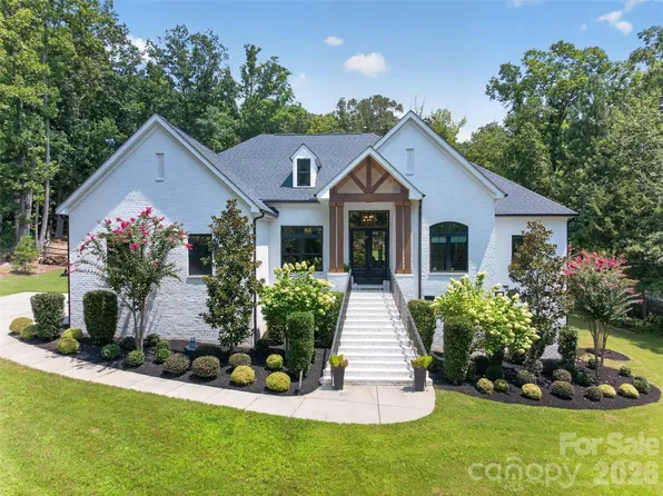 809 Woodland Forest Dr, Waxhaw, NC 28173