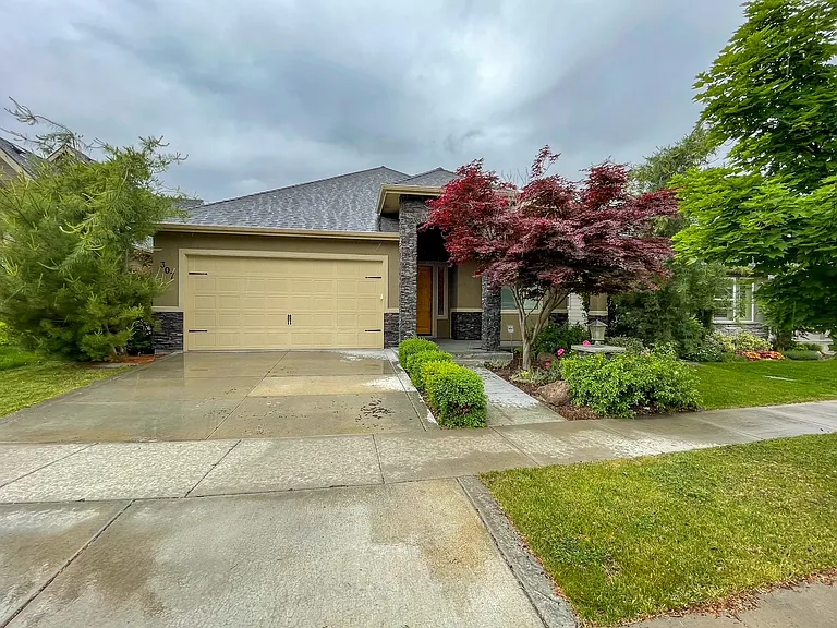 307 E Grove Creek Ln — Photo 1