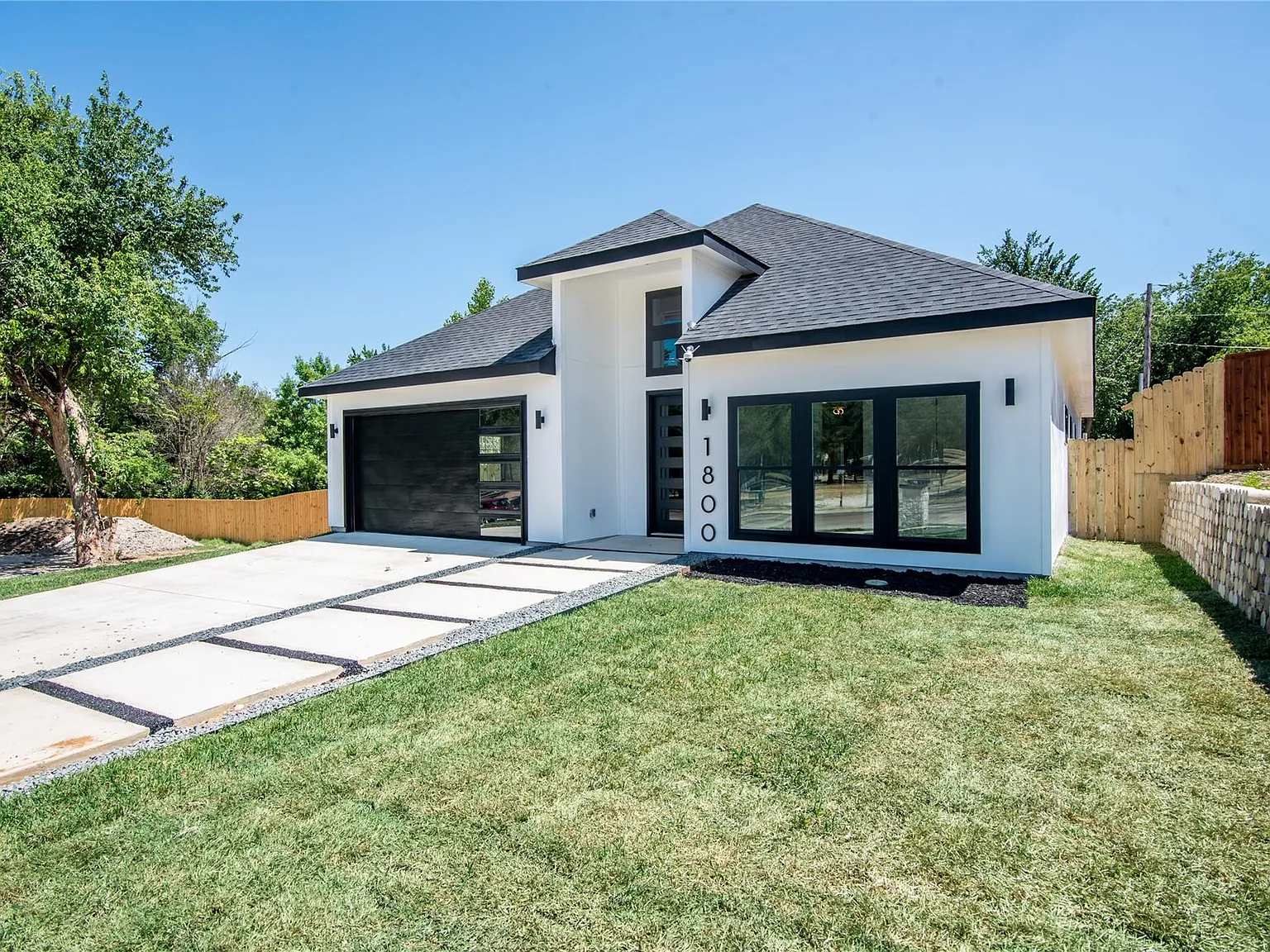 4 bed, 2070 sqft, $2,850 — Photo 3