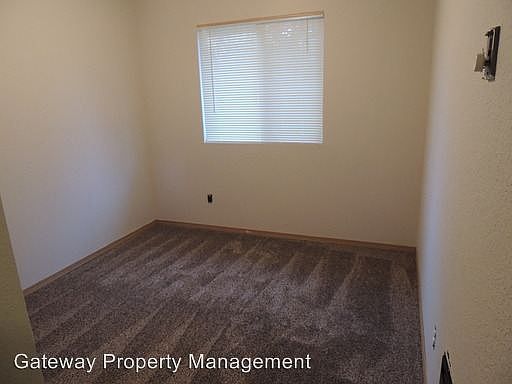 3rd image of 51 E Herron Dr