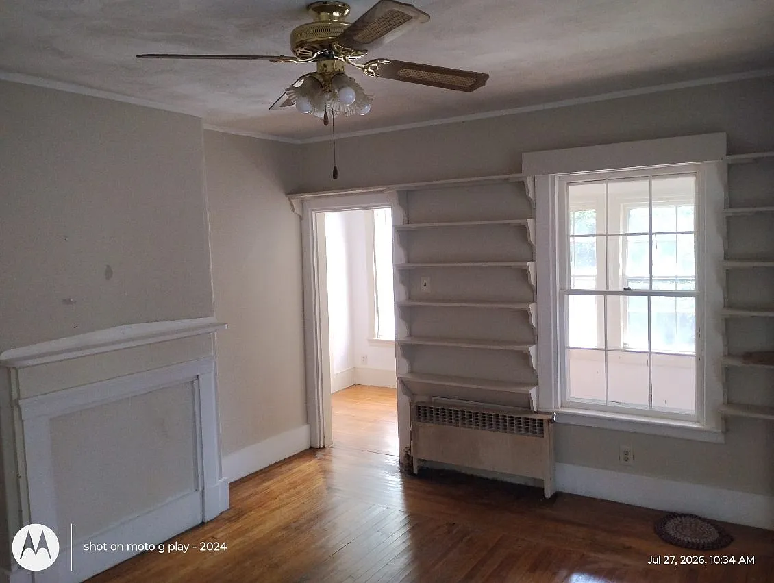 5 bed, 1600 sqft, $2,200 — Photo 4