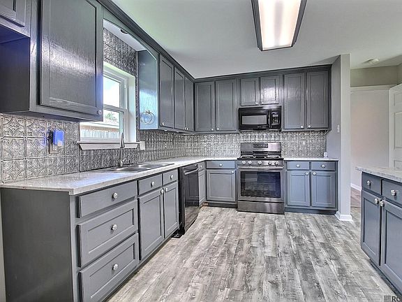 4th image of 23765 Southpoint Dr