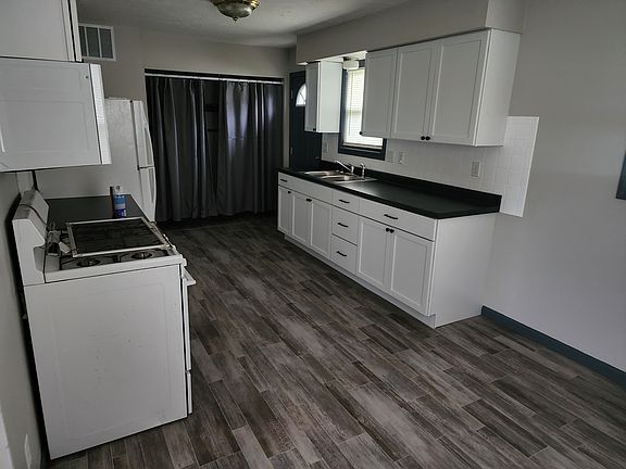 3rd image of 21 Candlelite Ct