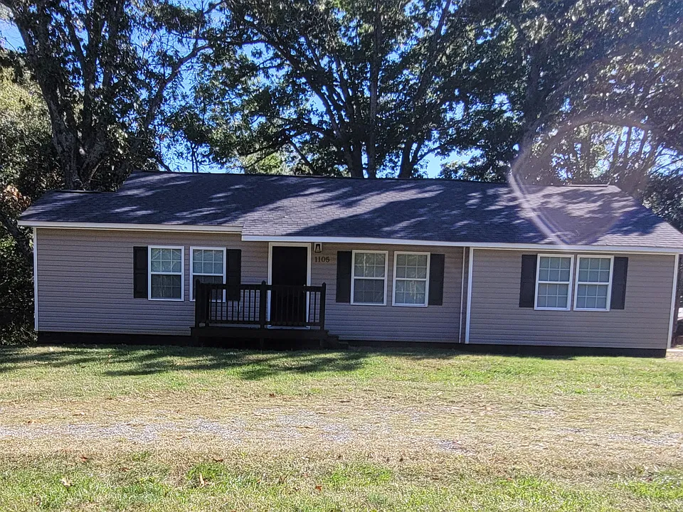 1105 Lawsonville Ave