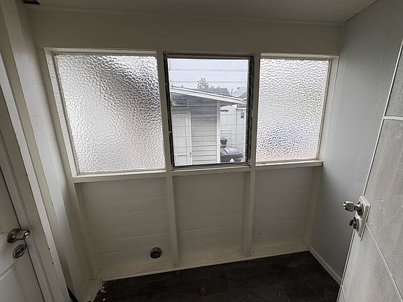 4th image of 633 W 8th St #A