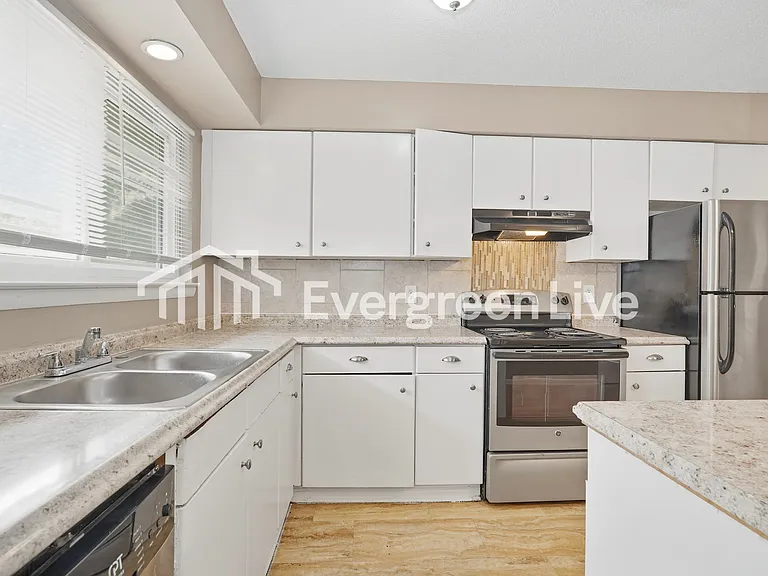 4928 Comstock Dr — Photo 9