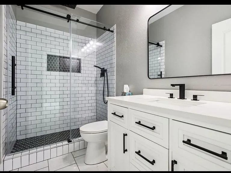 10231 W Raymond St — Photo 5