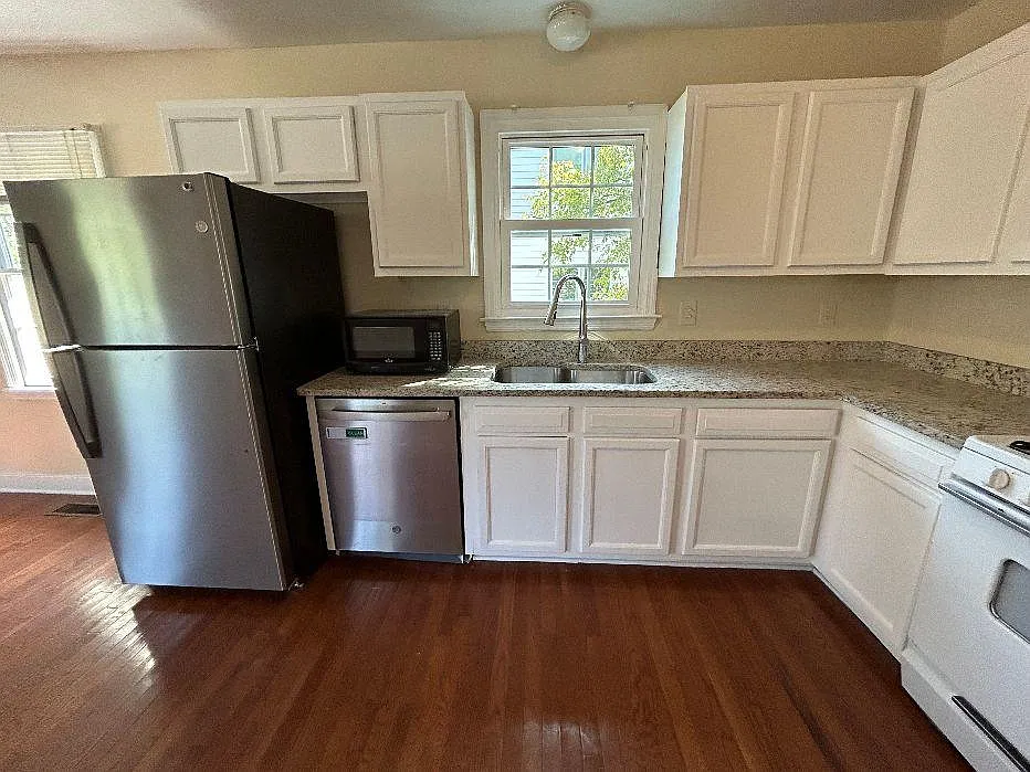 2 bed, 1100 sqft, $3,000 — Photo 3