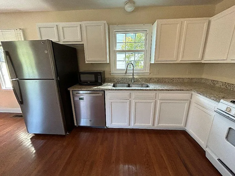 61 Cooper St #A — Photo 3