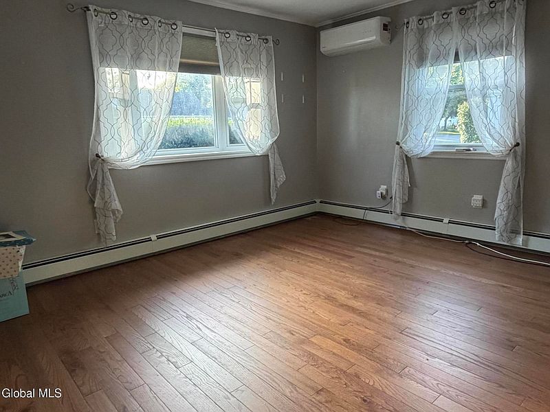 2nd image of 1152 Outer Drive