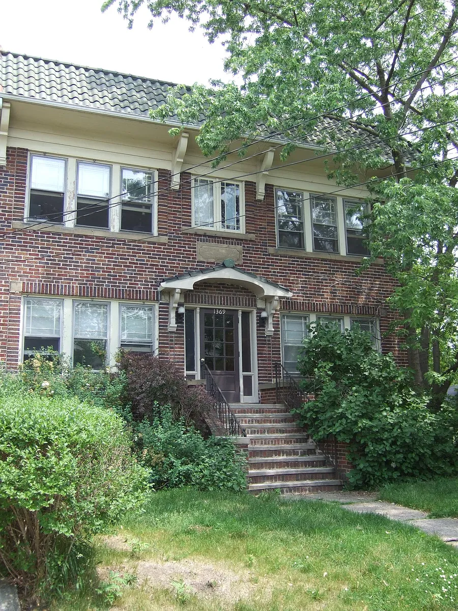 Photo 1 of 9 - 1369 Phelps Ave #4 - Lakewood, OH Primary Photo - 1369 Phelps Ave #4