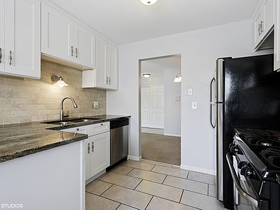 5th image of 273 Elmwood Ln