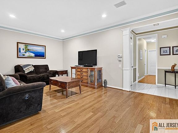 5th image of 607 Waterside Blvd