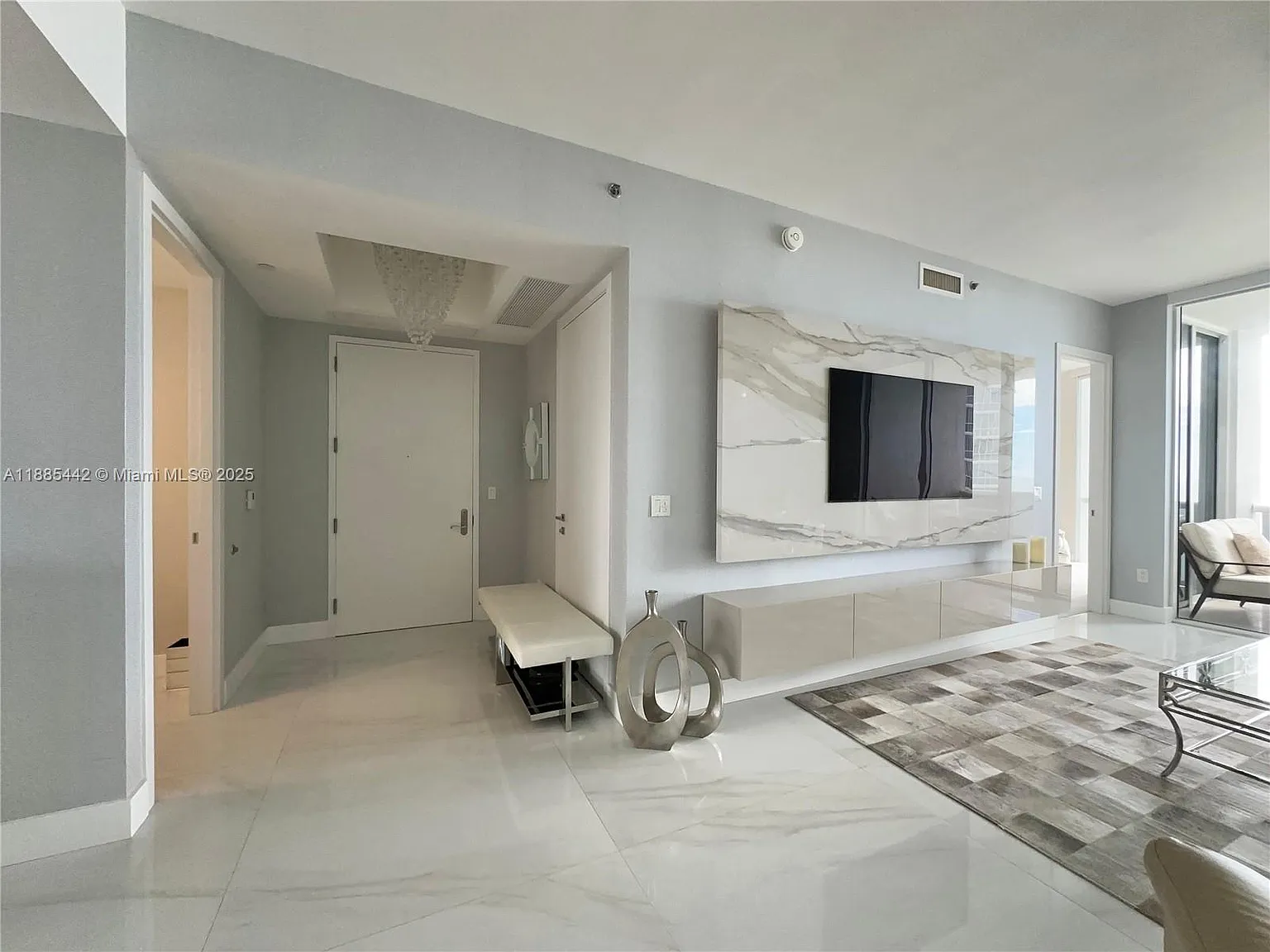 3 bed, 2327 sqft, $13,000 — Photo 2