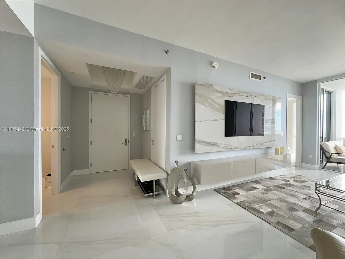 Building Photo - 15901 Collins Ave #2406