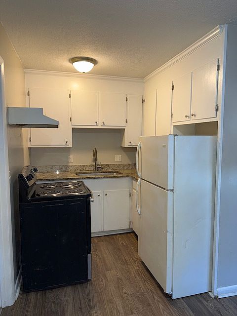 1st image of 3739 Saint Johns Ave #4B