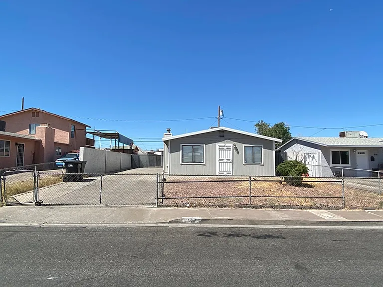 1417 Chestnut St — Photo 1