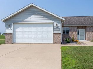 192 Mulberry Dr, Cascade, IA 52033