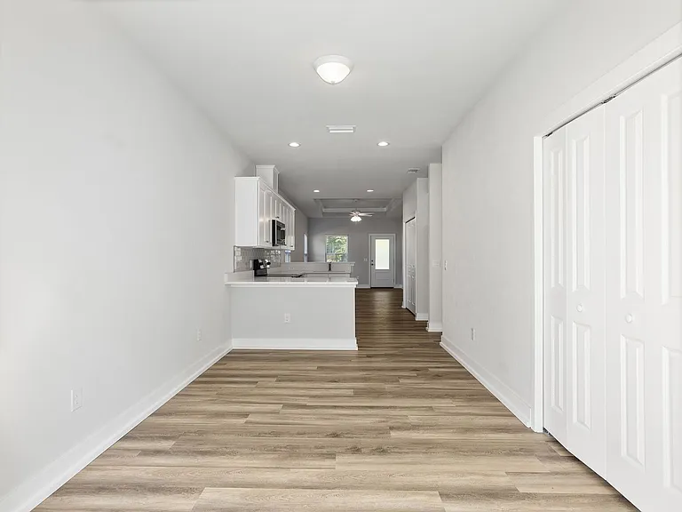 420 NW 1st St — Photo 2
