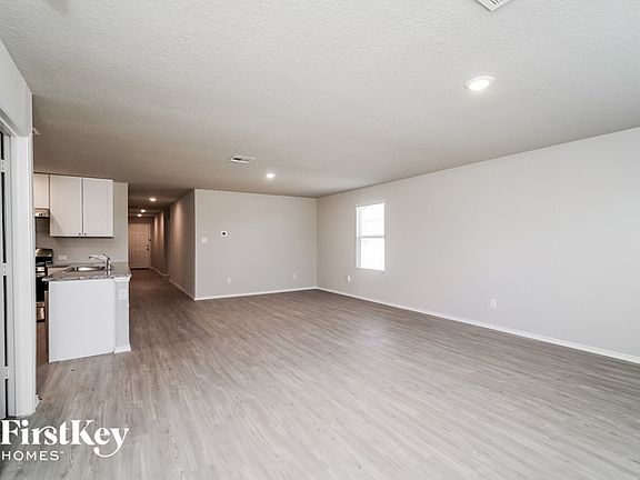 3rd image of 9972 Sarrebourg St