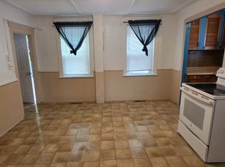 221 High St, Sprague, CT 06330