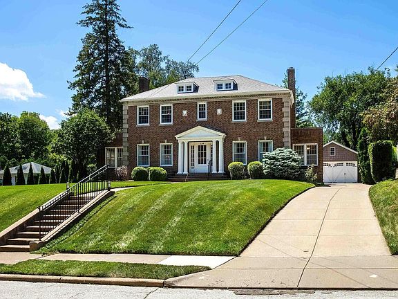 2nd image of 234 Fernwood Ave
