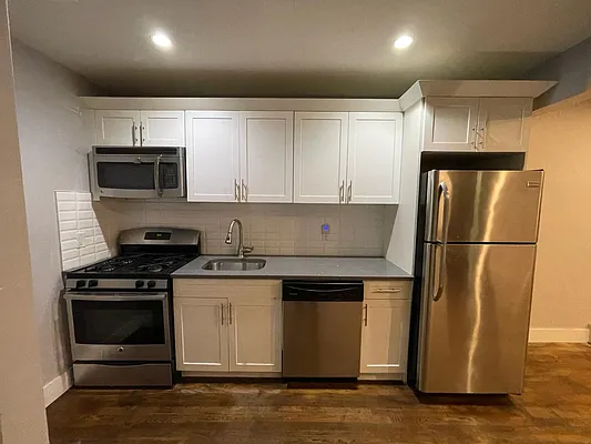 Rented by Aron Fried, LREB | media 1