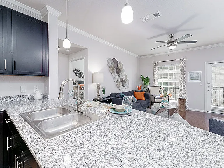 Cascadia Apartments — Photo 7