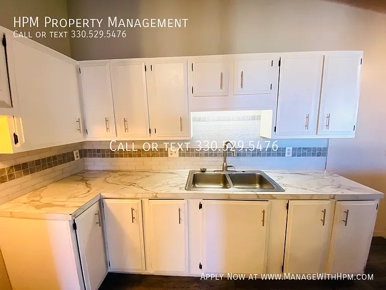 511 Wrexham Ave SW — Photo 5