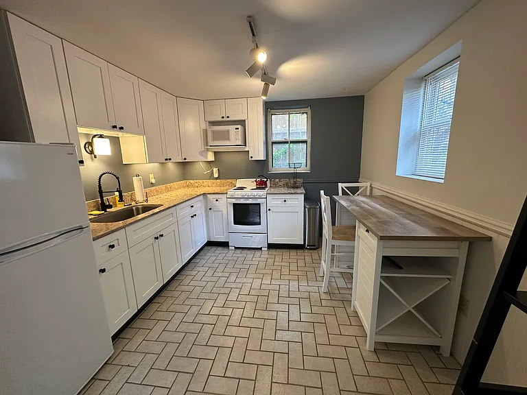 413 N Cayuga — Photo 52
