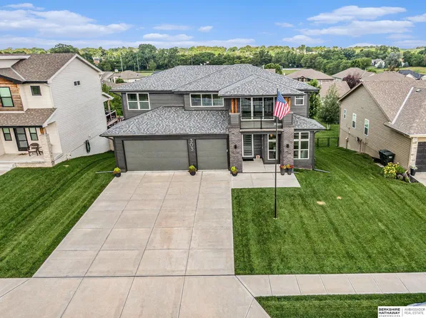 303 Otoe Dr, Yutan, NE 68073