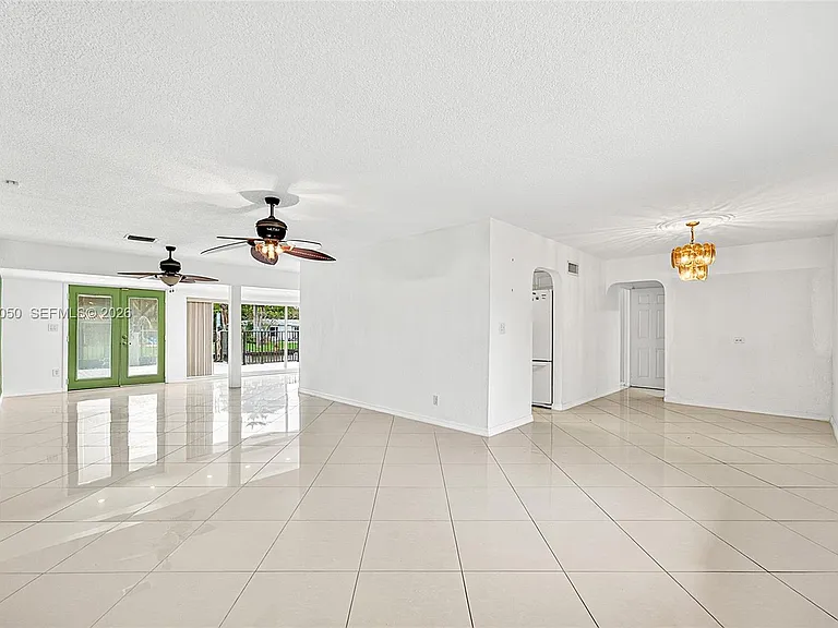 2832 NW 10th Ave — Photo 8