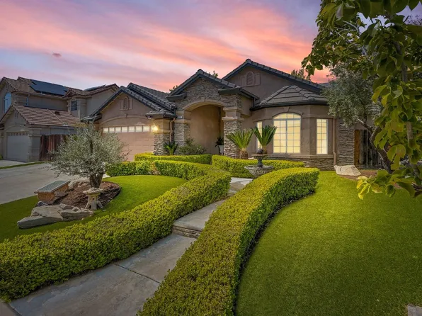 882 N McArthur Ave, Clovis, CA 93611