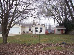 10522 Lakeview Dr, Whitmore Lake, MI 48189