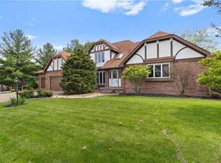 8 Stillwater Dr, Charleston, IL 61920