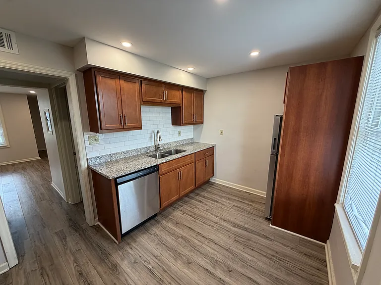 2822 Broadway Ave #3 — Photo 12