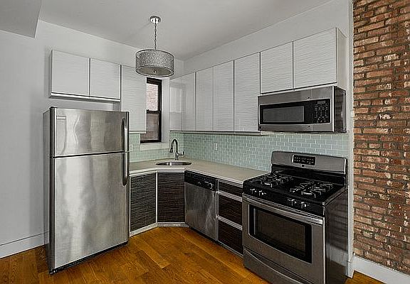 3rd image of 242 Madison St #3B