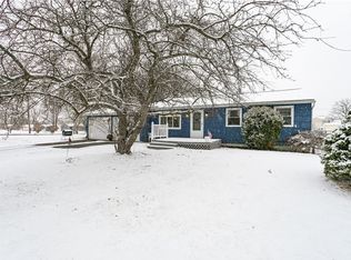 11 Gannett Rd, Farmington, NY 14425