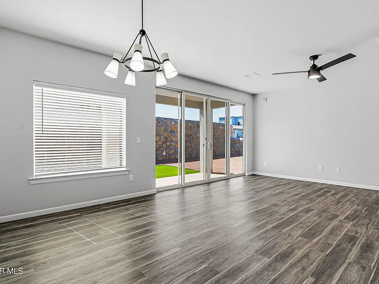 6070 Zinc Hill St — Photo 8