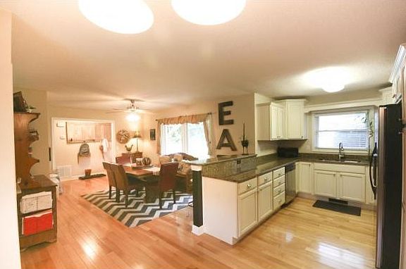 4th image of 1511 Woodmont Dr