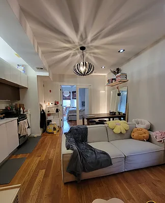 Rented by EXR | media 5